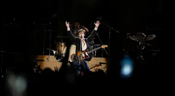 Исторически първи концерт на ARCTIC MONKEYS в България (СНИМКИ)
