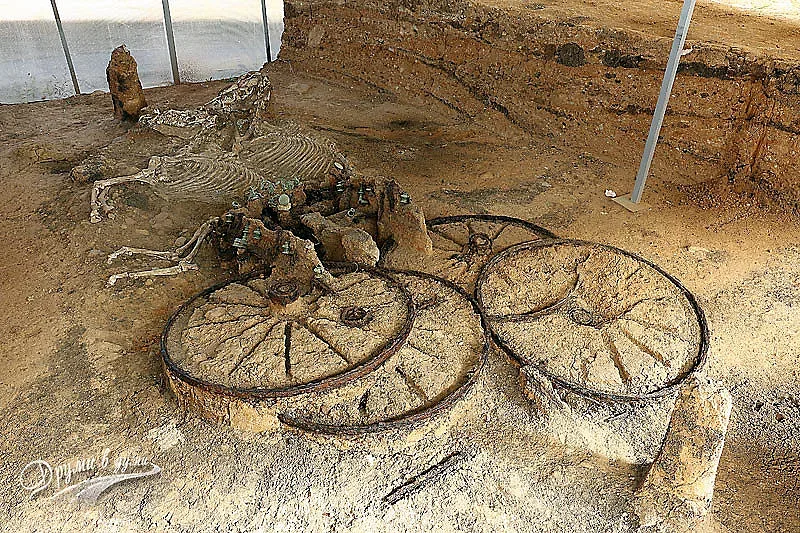 Уникална гробница тъне в разруха. Ще я спаси ли Минеков?