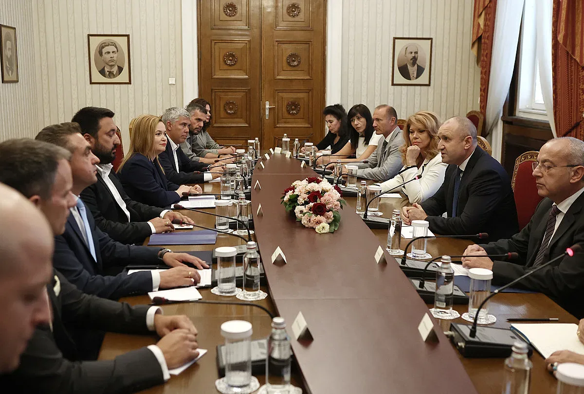 Радев се зае с газа. Спешна среща