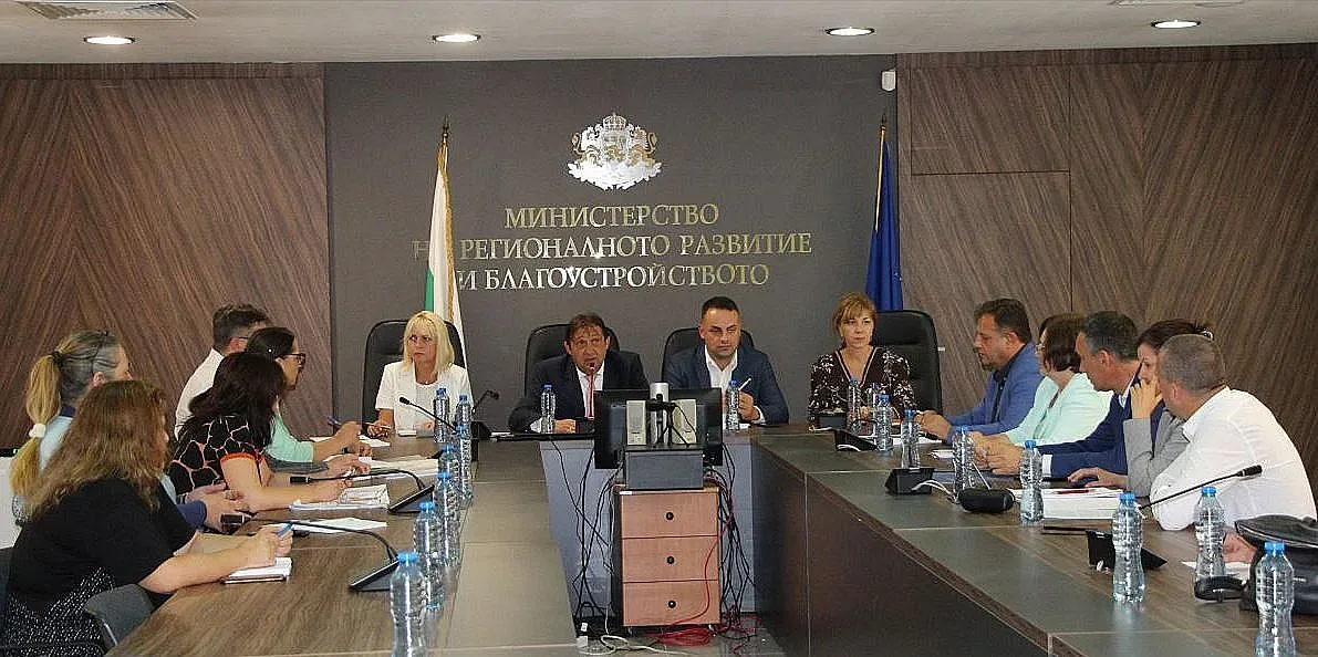 Регионалният министър дава 418 млн. на общините за пътища и ВиК