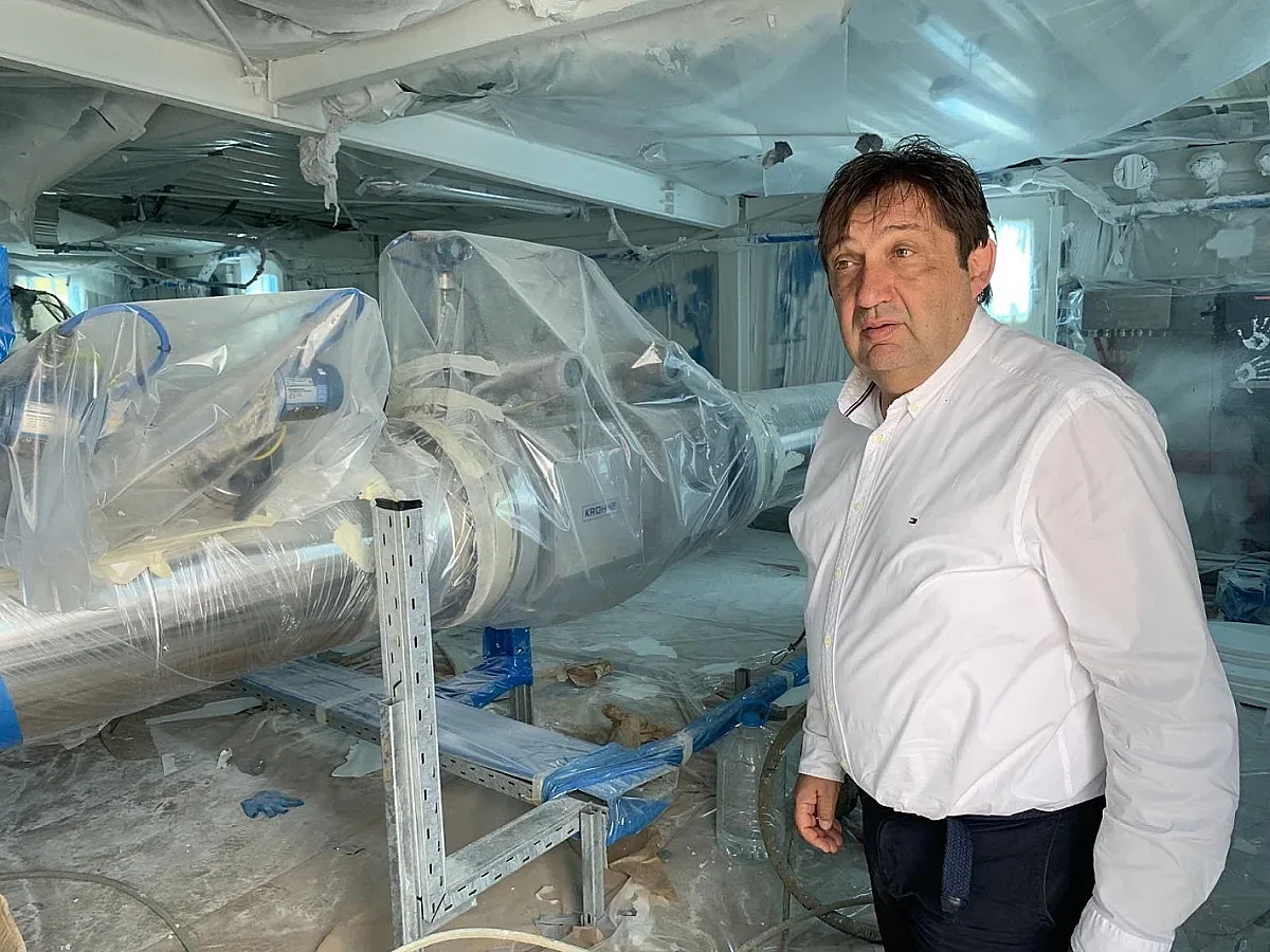 Що е то луксозна сграда с мебели, без ток и достъп? Отговаря министър