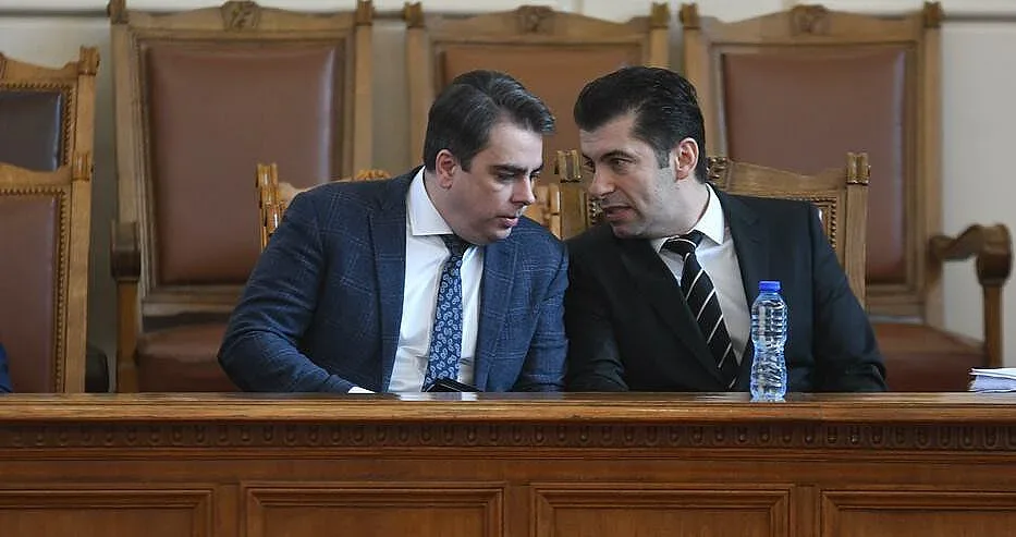 Напрежение! Заплашиха Петков и Василев