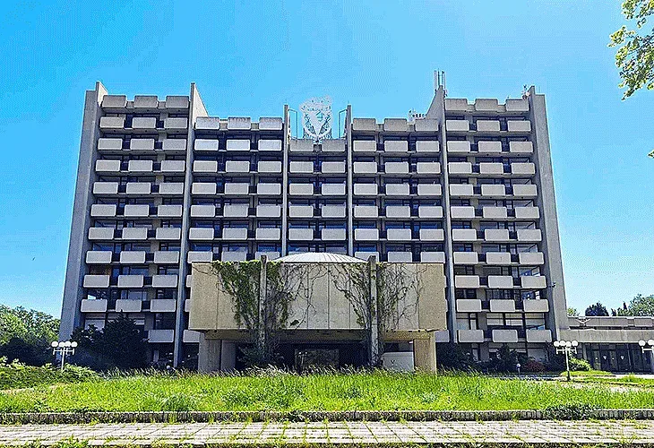 Край! Решиха съдбата на емблематичен хотел на Илия Павлов