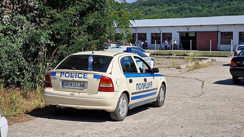 Среднощен ужас: Роми нападнаха семейство с брадви и кирки