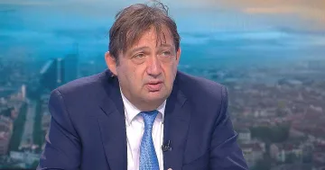 Регионалният министър разкри как ще спасява пътните строители