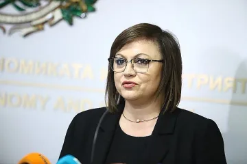 Нинова се разфуча, хвърли ръкавица на наследника си