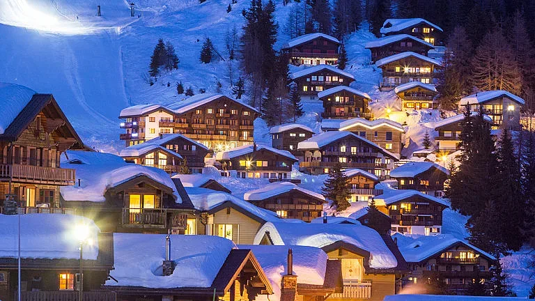 Богата държава призова гражданите да се запасят със свещи