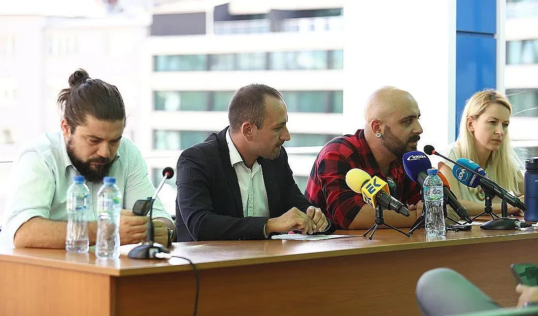 Ляво движение скача в българската политика, кой стои зад него