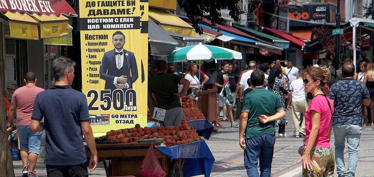 Реклами на български ядосаха кмета на Одрин, търговците се бранят