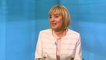 Мая Манолова с неповторимо откровение за служебния кабинет