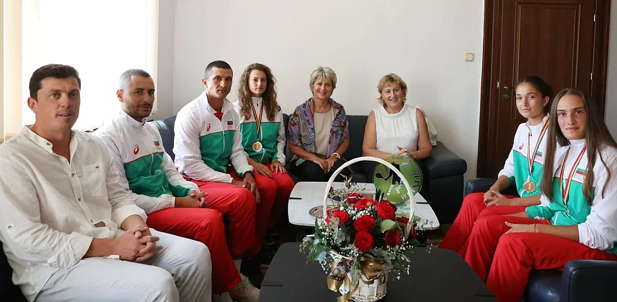 Весела Лечева поздрави наши млади шампионки по тенис