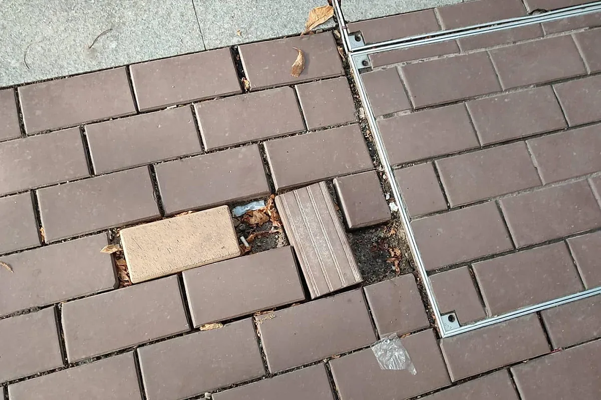 Разпада се знаков булевард в София