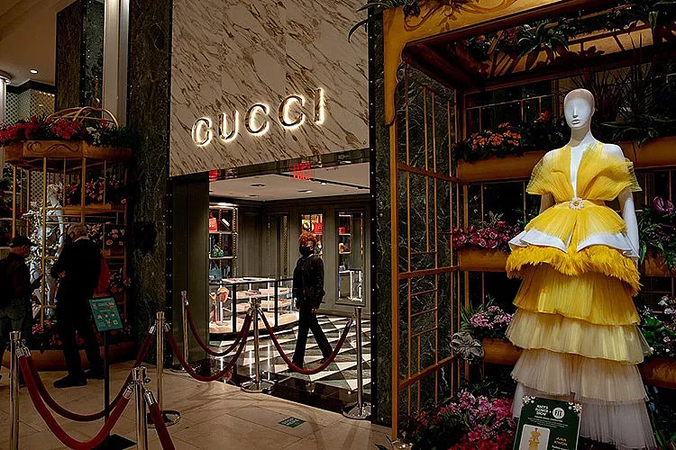 Луксозните марки Gucci и Tiffany успешно стартираха проекти, свързани с NFT, въпреки спада на пазара