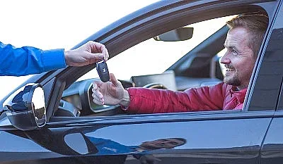 За какво да внимавате, когато вземате автомобил под наем?