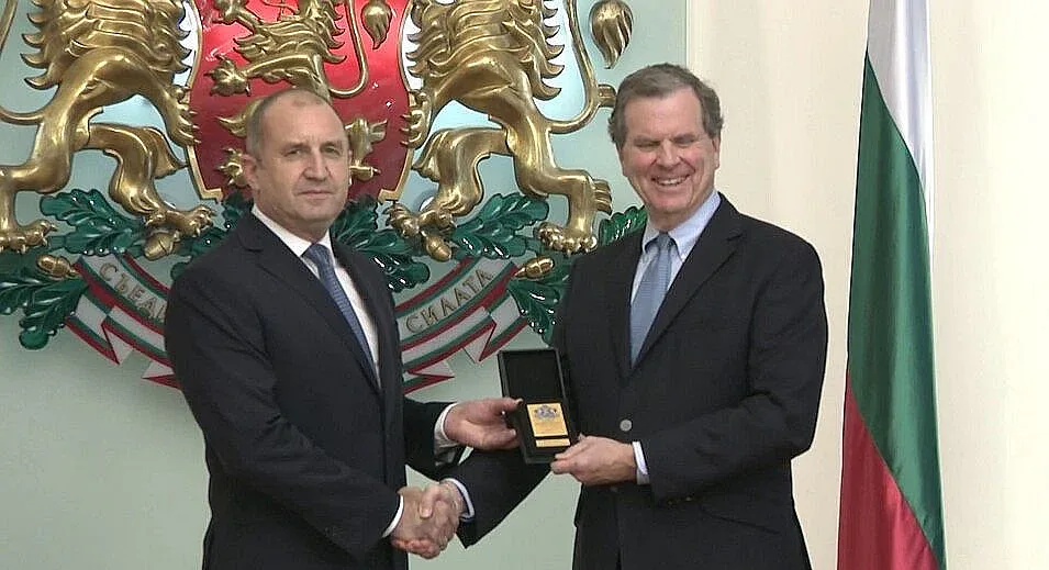 Радев връчи награда на шефа на Американския еврейски комитет