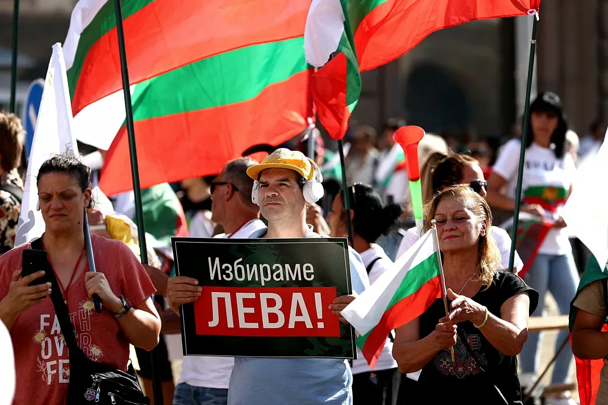 Палатки в центъра на София. Блокада повече от седмица /СНИМКИ/