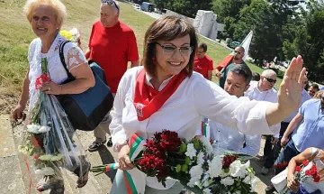 Нинова на фронта! Скочи на Радев от върха