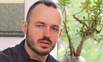 Доц. Стойчев пред Стандарт: Нинова повтори грешките на Костов