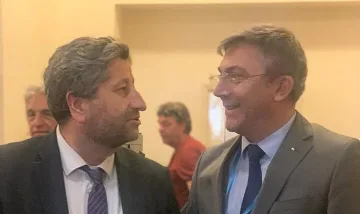 На прощаване! Аджаба какво си казаха Мустафа Карадайъ и Христо Иванов