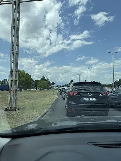 Нов кошмар в Кресненското дефиле. Пешеходна пътека побърка шофьорите