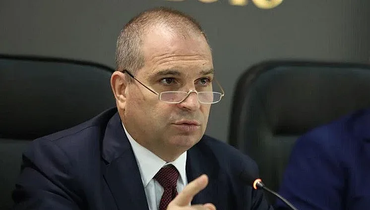 Напрежение. Петков и Караджов в спор за АПИ