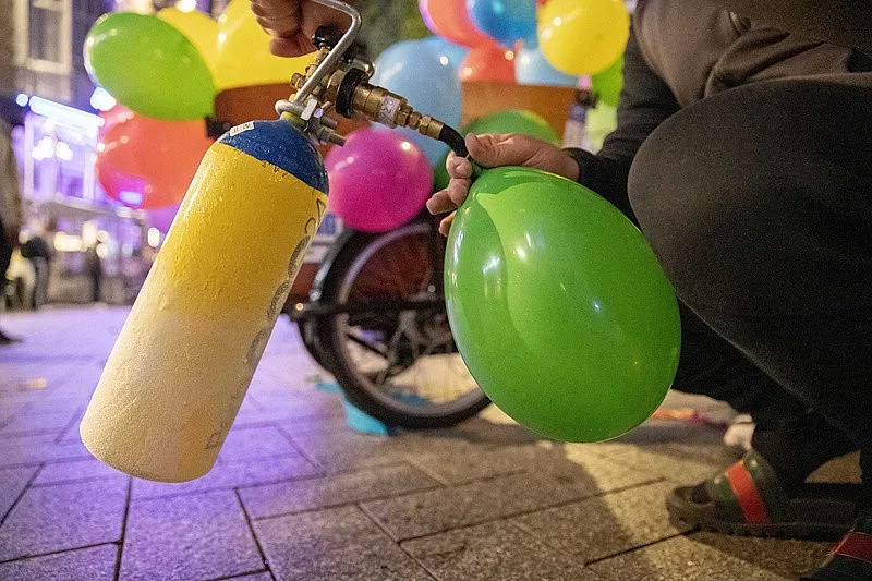 Отново проверки  за продажбата на райски газ на непълнолетни