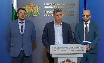 Властта се нахвърли на АПИ, изказвания за милиарди