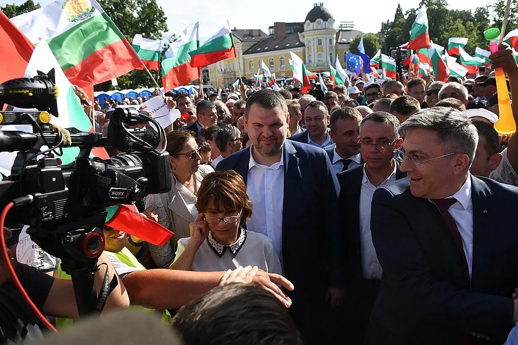 За ЧРД: Тост за развенчаните лъжи вдига Пеевски