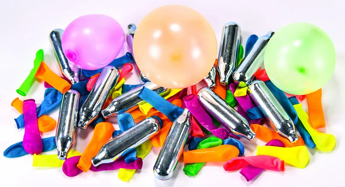 Адски проблем! Злоупотреба с райски газ заплашва живота на деца