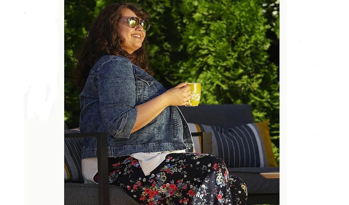 Флоралните мотиви, широките и свободни дрехи превземат гардероба