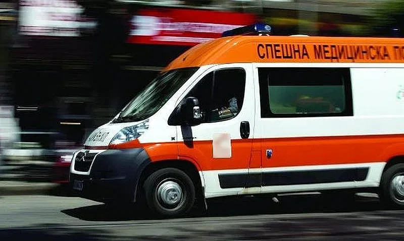 Тийнейджър катастрофира тежко, рани няколко души
