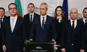 Опустошително! Костадинов изригна в парламента за Нинова