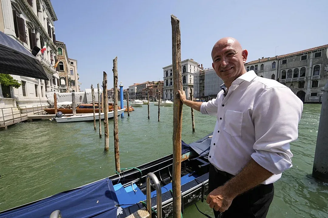 Съсипаха Безос във Венеция