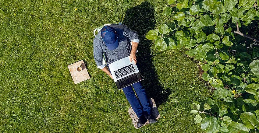 Безопасна разходка както в природа, така и онлайн
