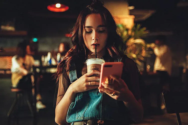 Потребителите на Instagram ще могат да пазаруват директно в чатовете