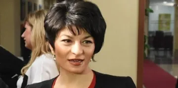 Атанасова видя капан за президента, готвен от коалицията