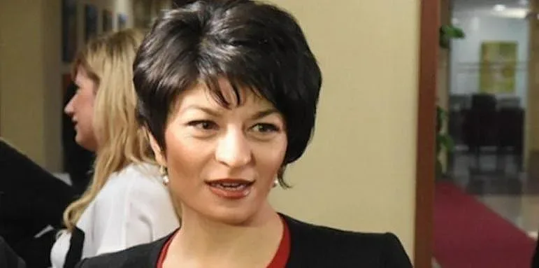 Атанасова видя капан за президента, готвен от коалицията
