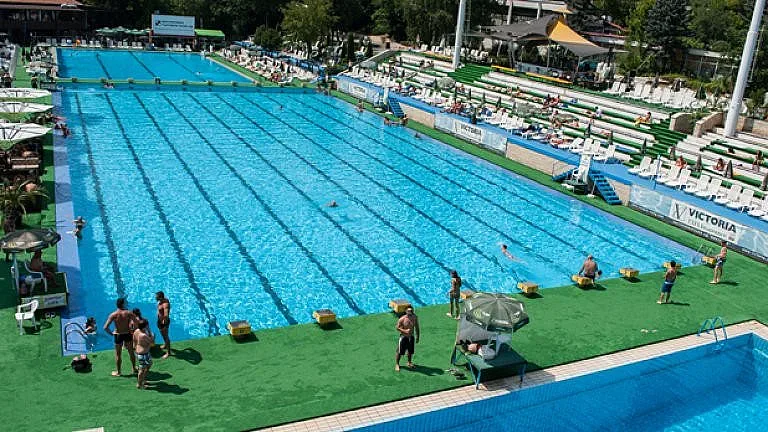 Внимание! Столичен басейн разболява деца